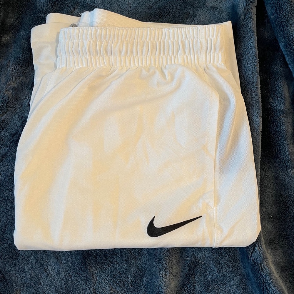 White Nike Basketball Shorts (L)